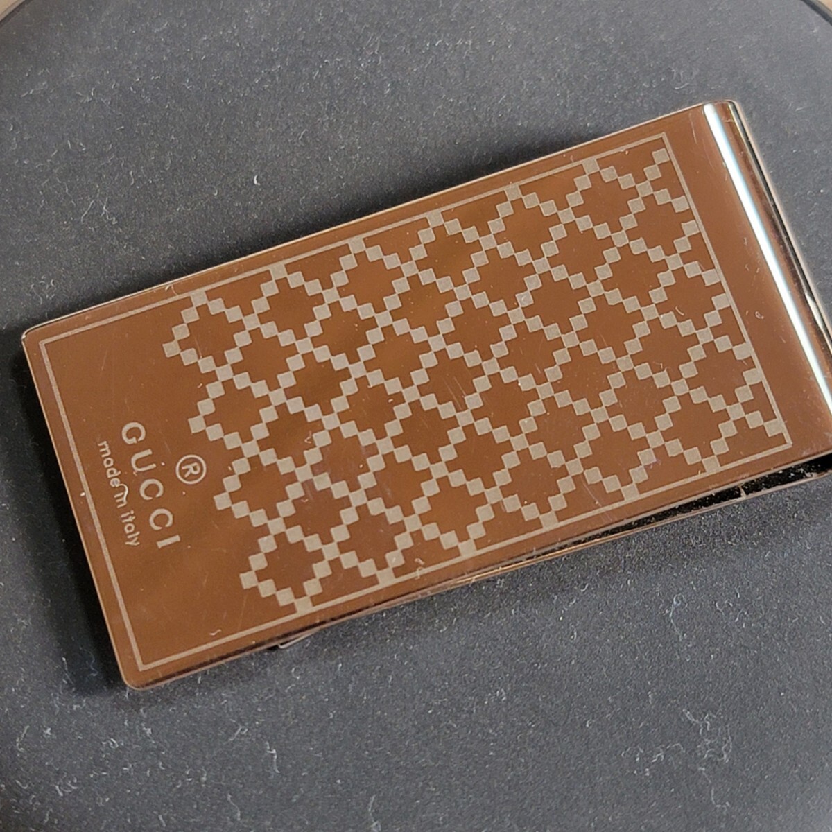 グッチ マネークリップ GUCCI ダークブラウン色 シマライン 札ばさみ