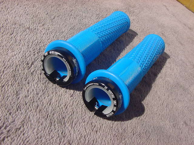 TAG Metals T1 Braap LOCK-ON Grips Blue 新品未使用_1