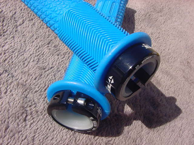 TAG Metals T1 Braap LOCK-ON Grips Blue 新品未使用_5