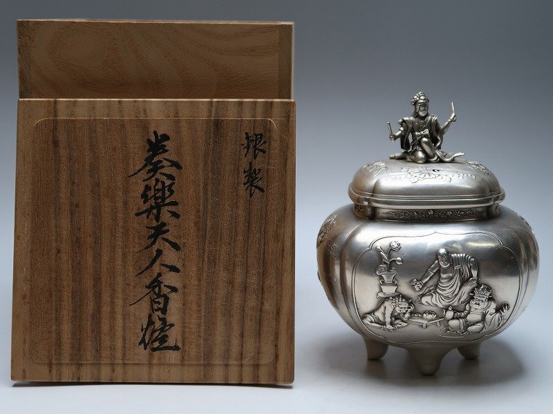 青宝】011649彫金師 津雪作 銀製 奏楽天人香炉 銀900刻印 在銘 共箱 重
