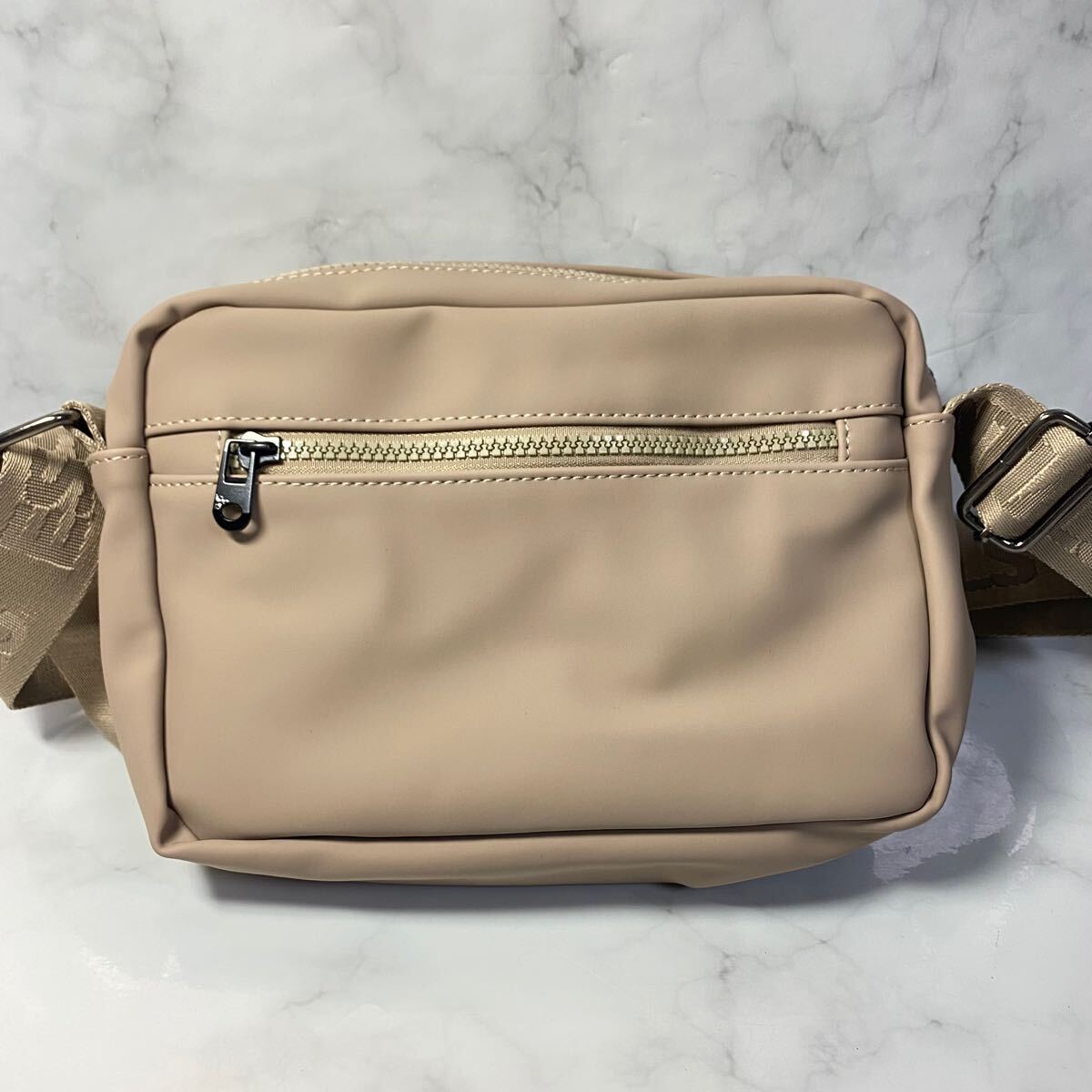 未使用 FOG ESSENTIALS エッセンシャルズ ショルダーバッグ 撥水加工 