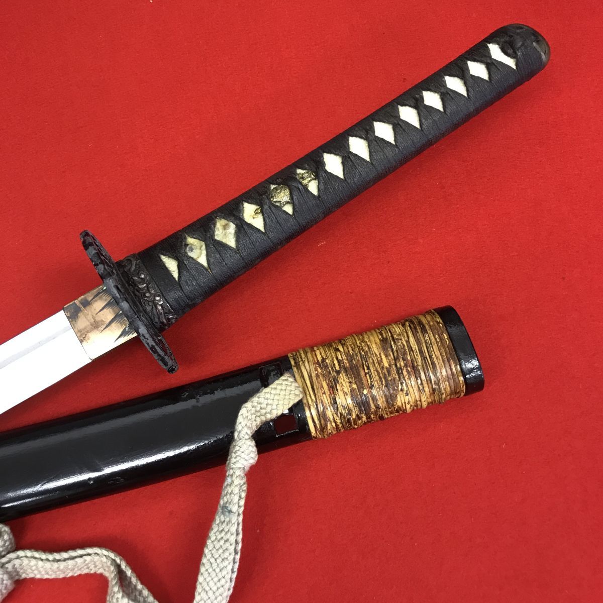 在銘福本天秀作 決戦刀 三式鞘 日本陸軍 運賃着払 1128W9G 備前長船の名匠「宗久」在銘 良く練り鍛えられた見事な肌物の地鉄 拵え 平信秀 □古刀□濃州住兼（以下切れ）□銘あり□拵え付き□刃長：69.7cm (KA-030513)｜刀・日本刀の販売なら日本刀専門店