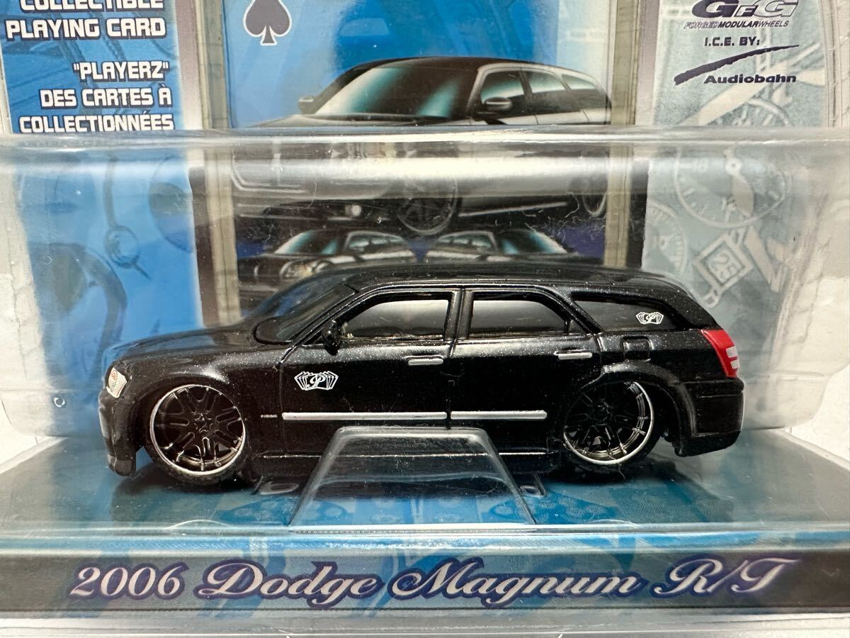 MAISTO Playerz 2006 DODGE MAGNUM R/T マイスト プレイヤーズ ダッジ マグナム カスタム ラメ エアサス オーディオ AUDIOBAHN ラグ 1/64_3