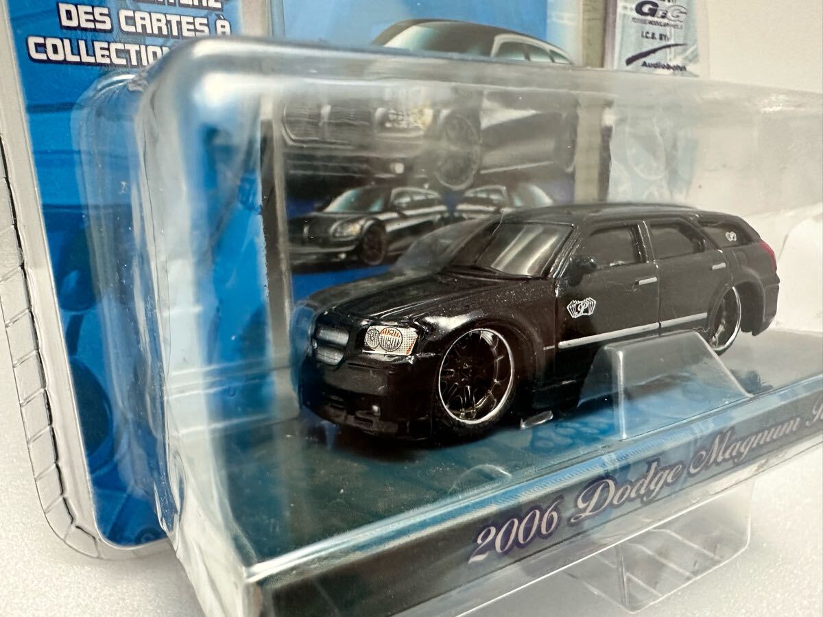 MAISTO Playerz 2006 DODGE MAGNUM R/T マイスト プレイヤーズ ダッジ マグナム カスタム ラメ エアサス オーディオ AUDIOBAHN ラグ 1/64_4