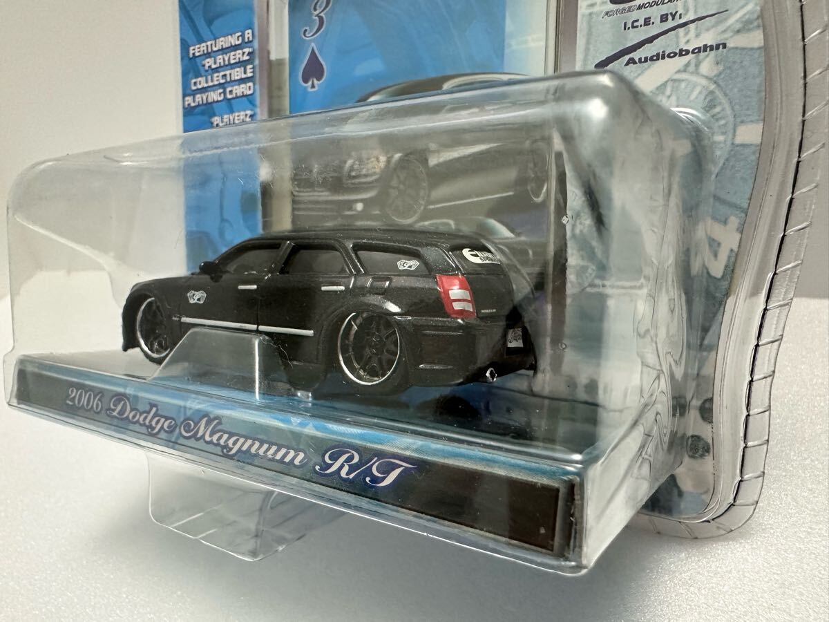 MAISTO Playerz 2006 DODGE MAGNUM R/T マイスト プレイヤーズ ダッジ マグナム カスタム ラメ エアサス オーディオ AUDIOBAHN ラグ 1/64_5