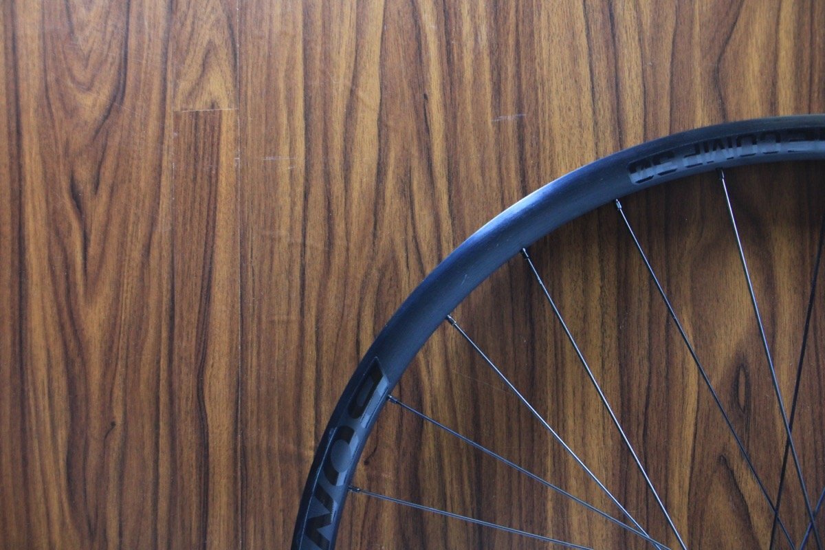 ○BONTRAGER ボントレガー LINE 30 DISC 29er MTB クリンチャー チューブレス フロントホイール 極上品_10