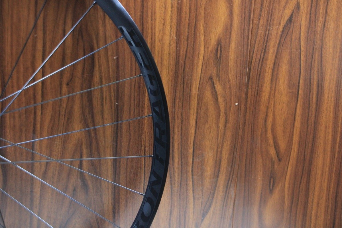 ○BONTRAGER ボントレガー LINE 30 DISC 29er MTB クリンチャー チューブレス フロントホイール 極上品_7