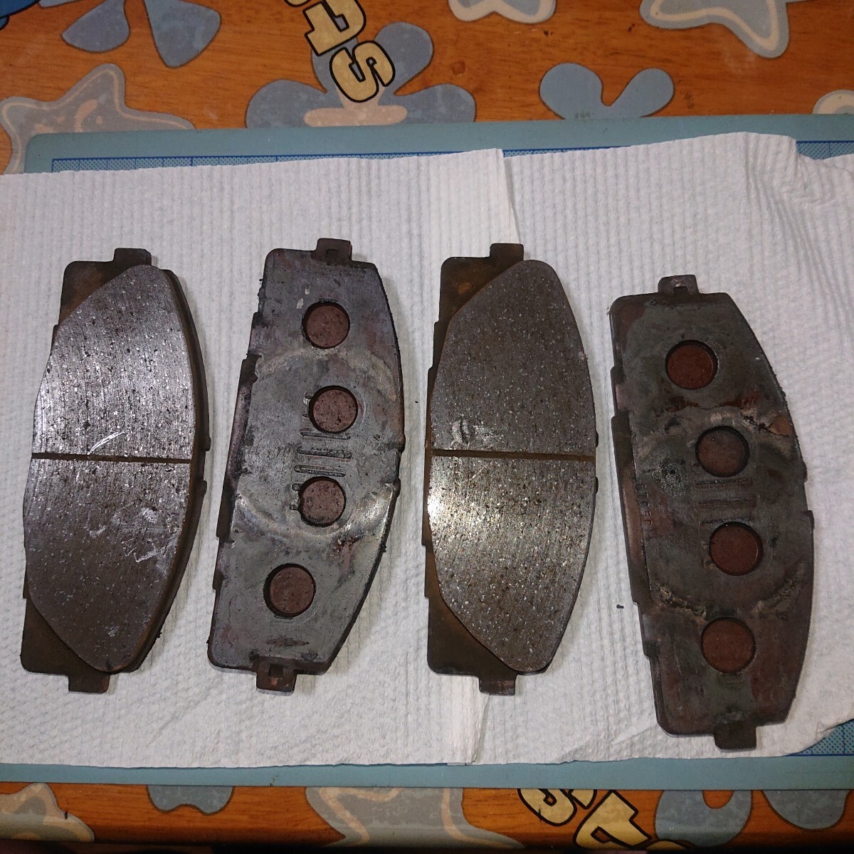 200系ハイエース　フロントブレーキパッド　中古_1