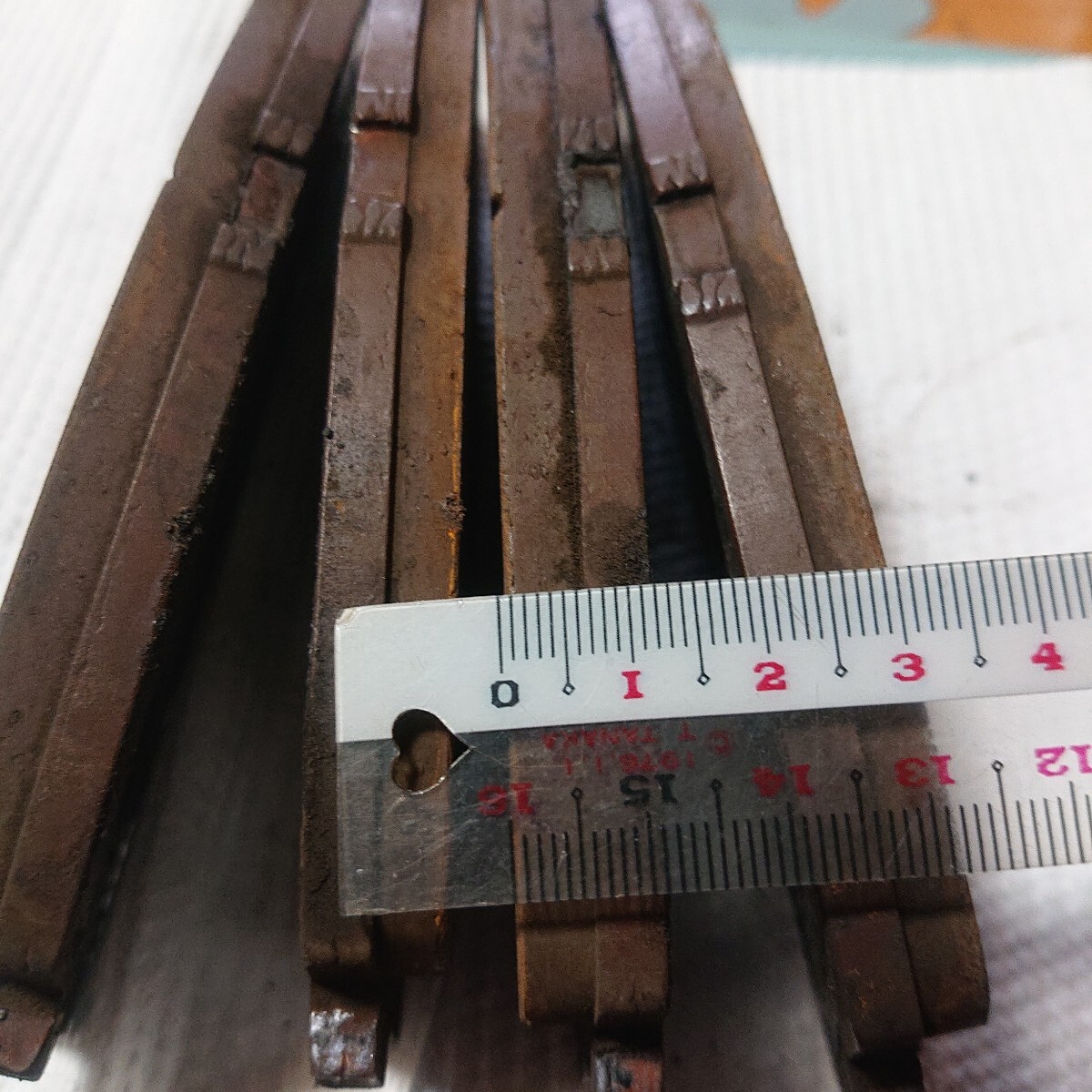 200系ハイエース　フロントブレーキパッド　中古_3