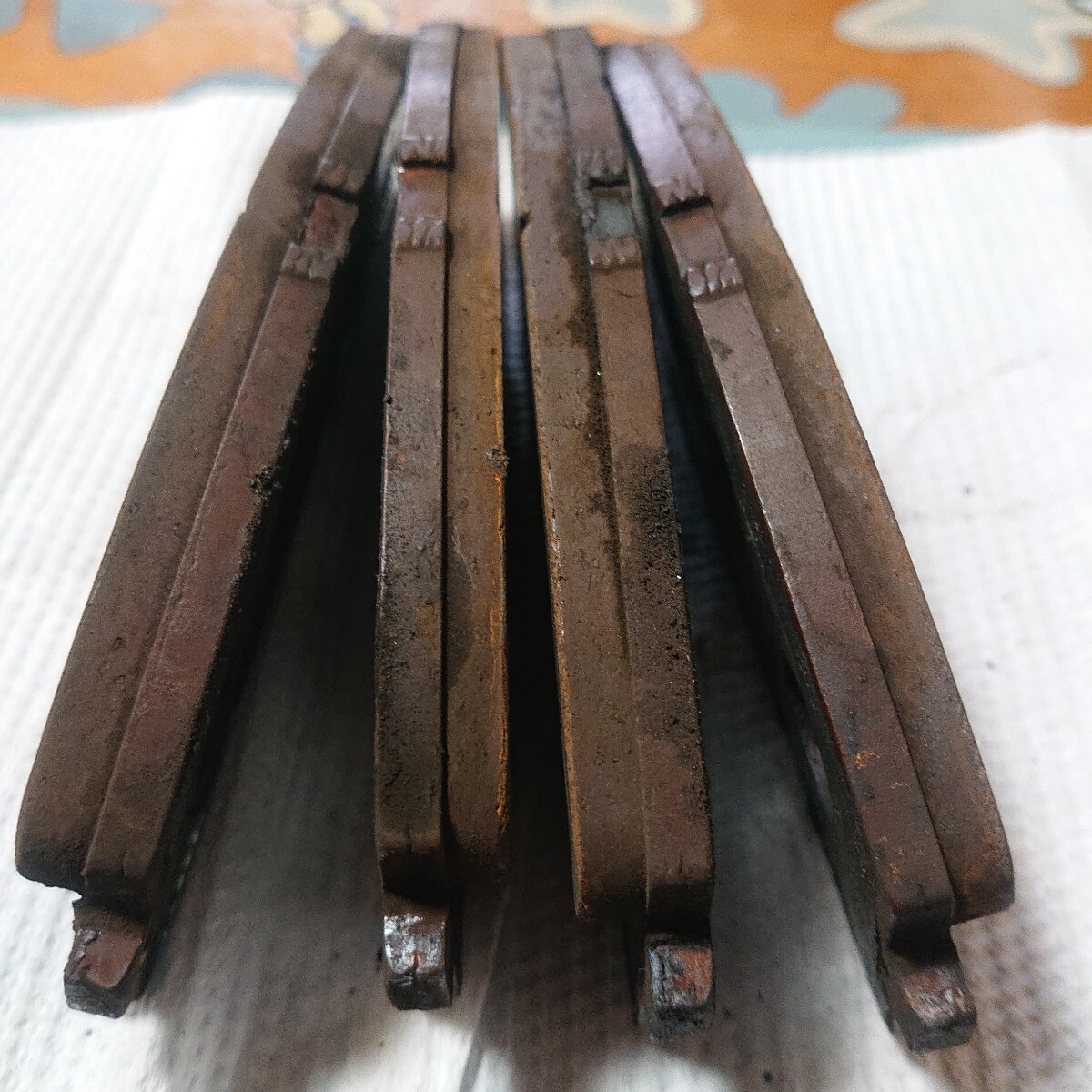 200系ハイエース　フロントブレーキパッド　中古_4