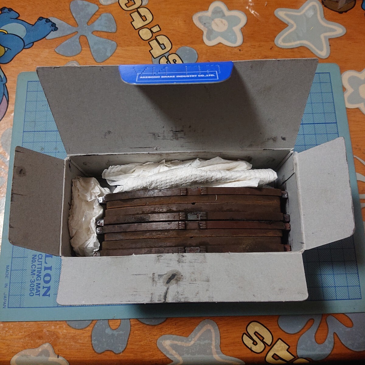 200系ハイエース　フロントブレーキパッド　中古_5