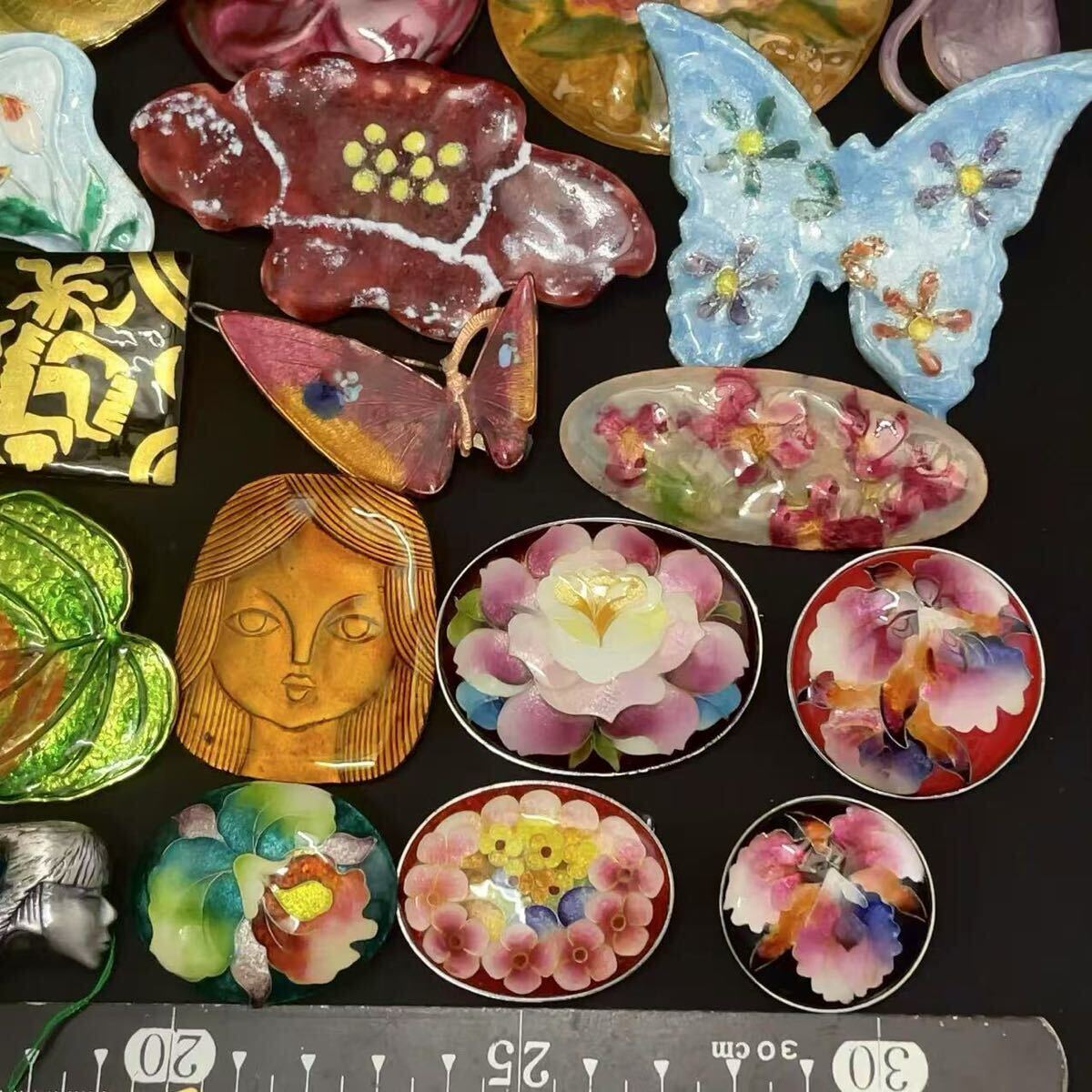 1円 ヴィンテージ レトロ 美術 七宝焼 エナメル 焼き物 ブローチ 50個まとめて 大量セット 色柄多数 伝統工芸品 アクセサリーまとめ_7