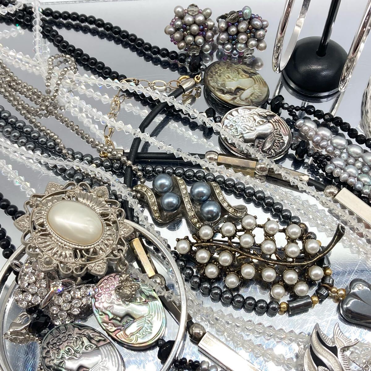 MONET/ヘマタイト/カメオ入り!!□シルバーカラーアクセサリーおまとめ