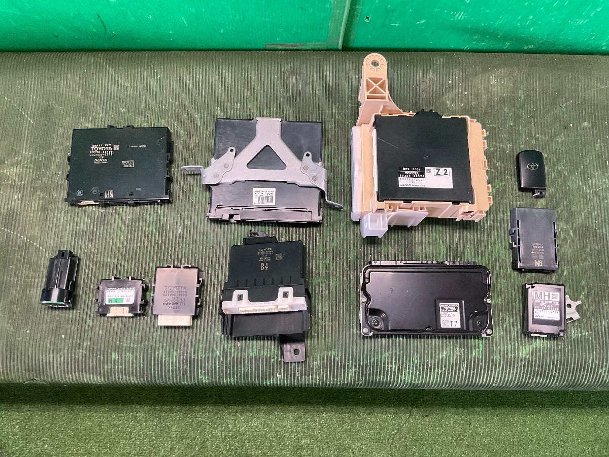 2018年 トヨタ ハリアー ZSU65 60 後期 純正 ECU コンピューターセット