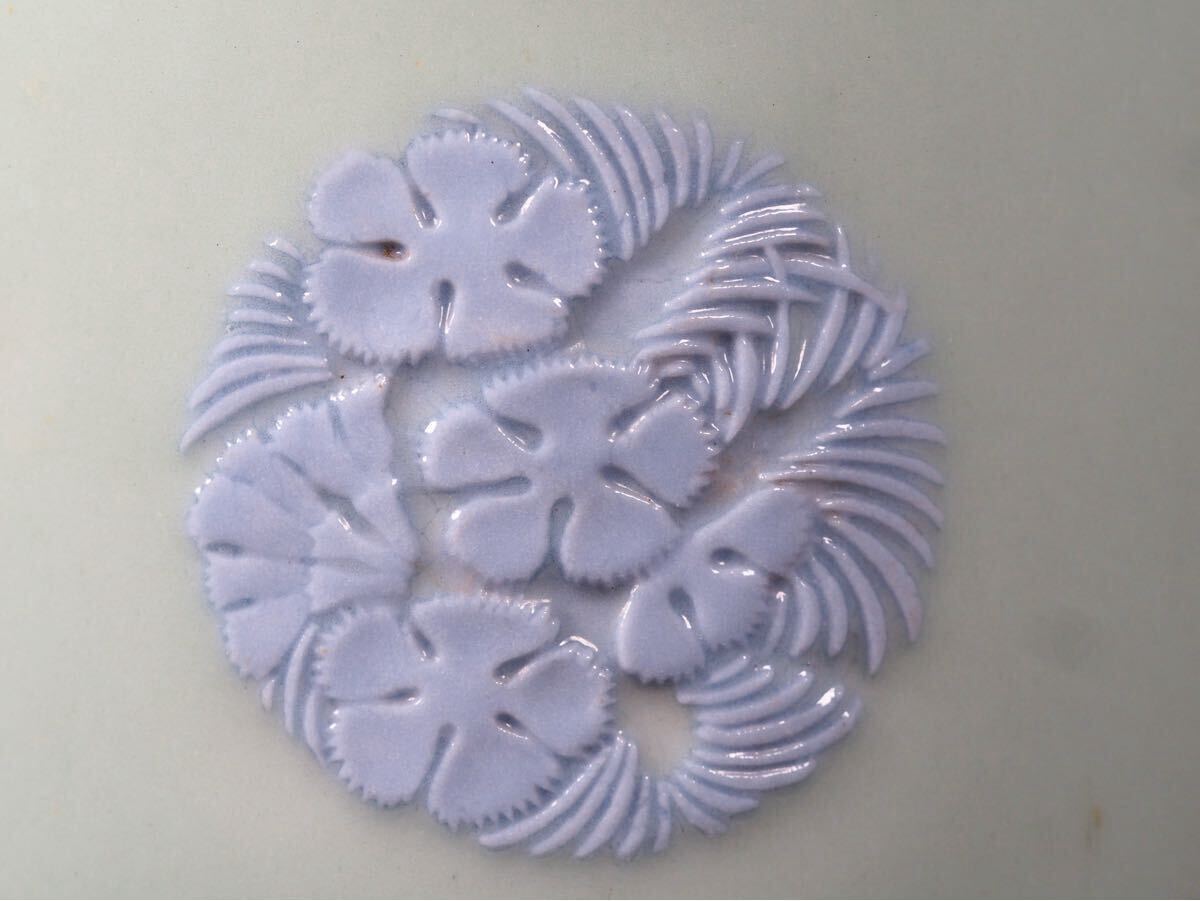 明治時代瀬戸青磁 浮刻吉祥鳳凰紋花瓶 31cm超 風格の洗練美 希少作例