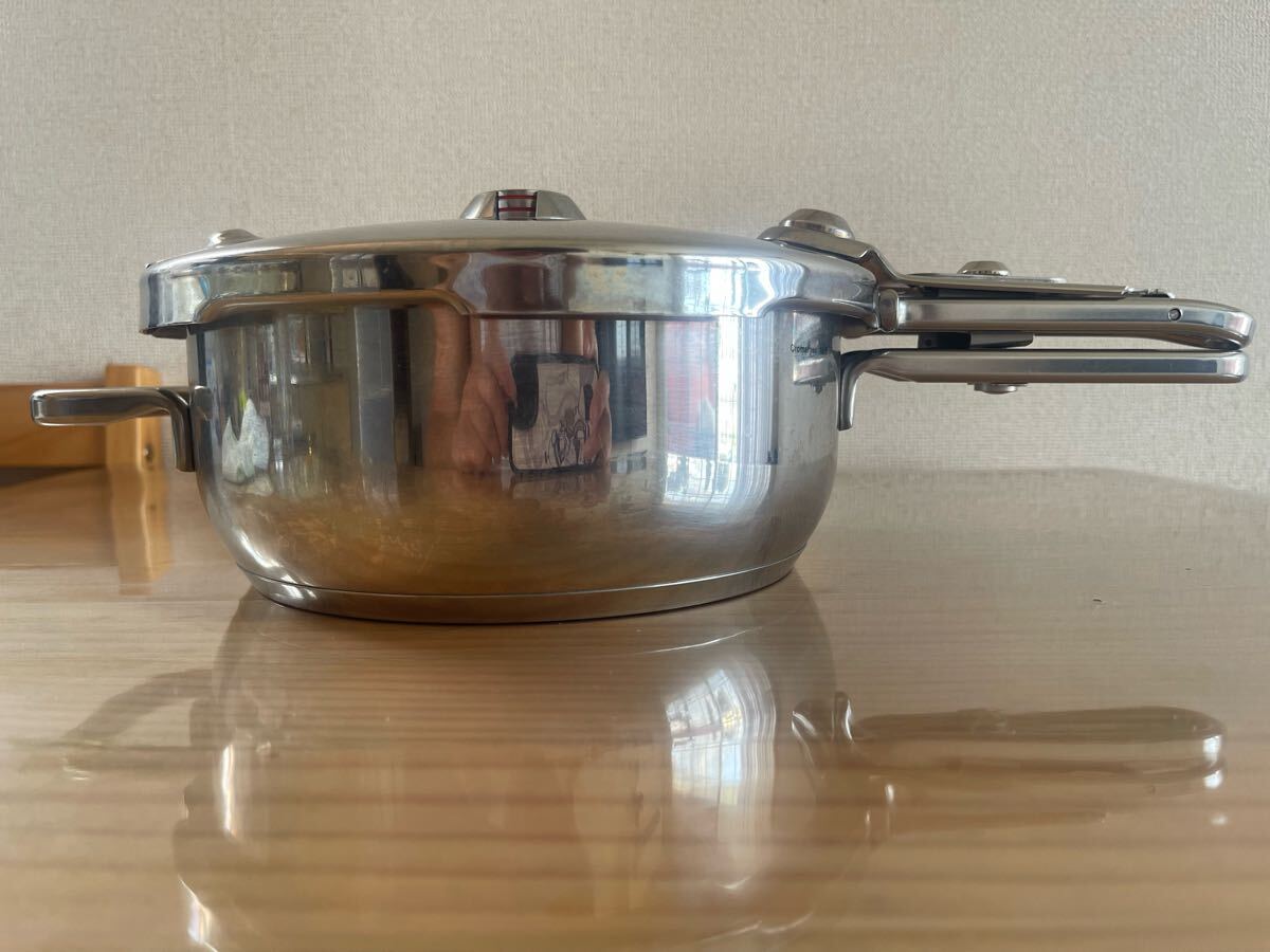 Tupperwareタッパーウェア 圧力鍋 3L ドイツ製 ステンレス Tupperware タッパーウェア 圧力鍋 3L 小型サイズ ステンレス製 ドイツ
