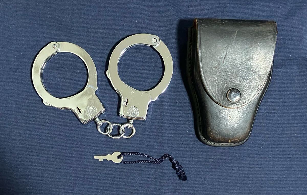 希少　手錠　HANDCUFF 鍵付き 金属製　日本製　昭和　当時　ビンテージ 1円スタート 鉄道公安 手錠 3連手錠 両手錠 銀手錠 鍵有り ハンドカフ