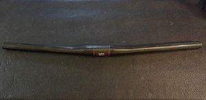 ◆3Kドライカーボン フラットバー◆ 580mm ハンドル クロスバイク マウンテンバイク ピス