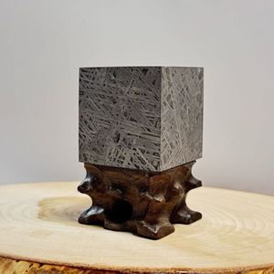 メテオライトの値段と価格推移は？｜54件の売買データからメテオライト