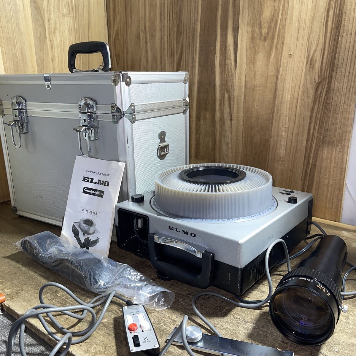 【4月10日取引予定】エルモ　スライド映写機【美品】　オムニグラフィック301 Yahoo!オークション - ELMO スライド 映写機 Omnigraphic 253 プロジェ