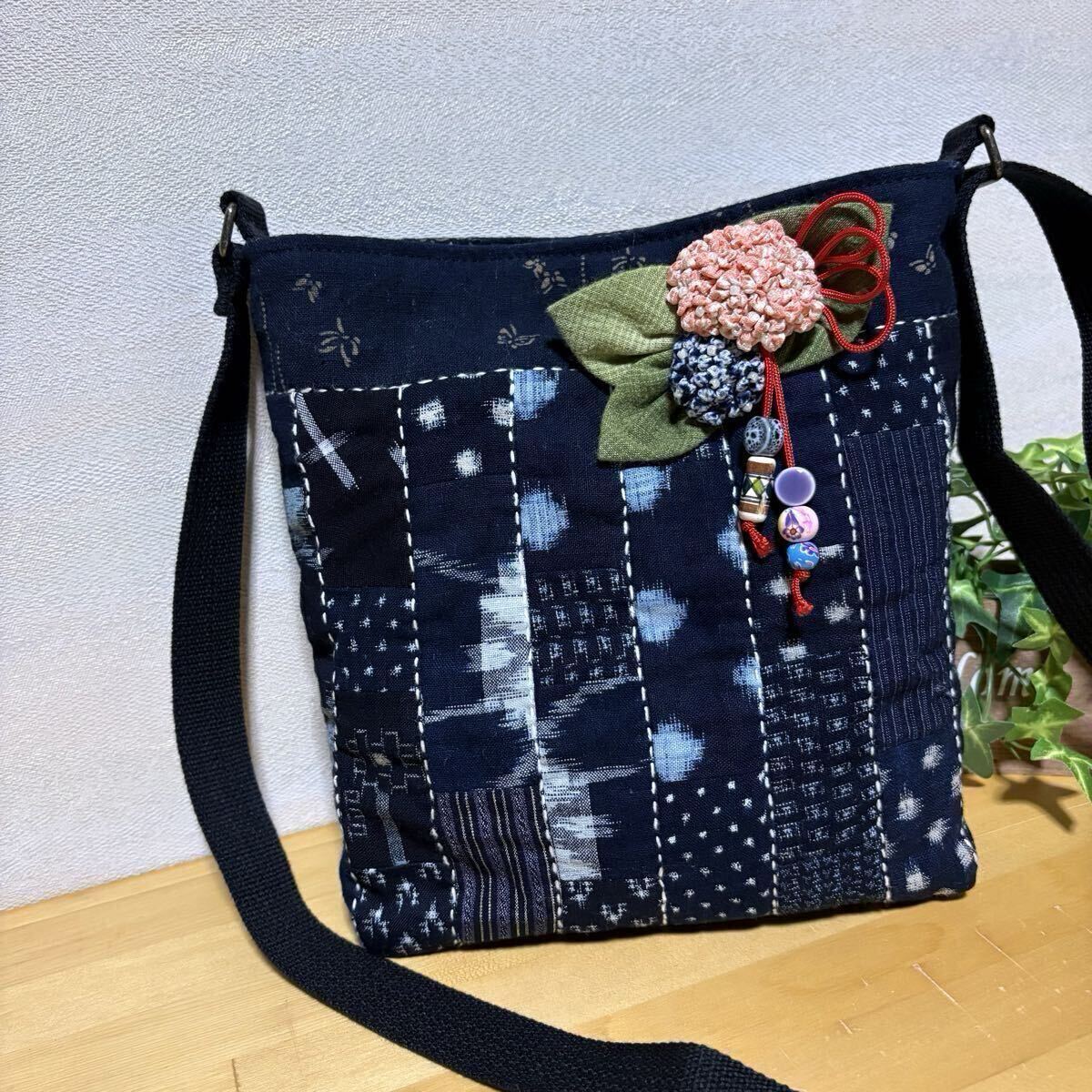 古布　パッチワーク　ポシェット 古布 絣 パッチワーク リメイク ポシェット 刺し子 ハンドメイド