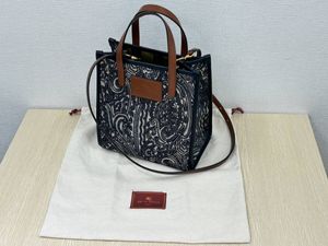 エトロ バッグのYahoo!オークション(旧ヤフオク!)の相場・価格を見る