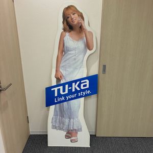 浜崎あゆみ 等身大パネルの値段と価格推移は？｜5件の売買データから