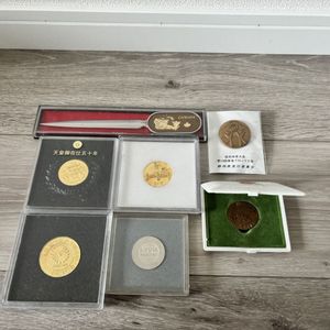 天皇御在位五十年の値段と価格推移は？｜13件の売買データから天皇御在