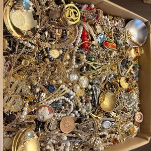 イミテーションアクセサリーの値段と価格推移は？｜682件の売買データ