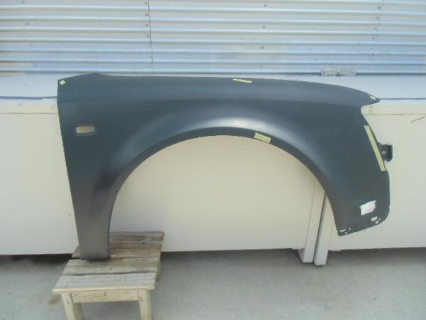 ☆即決☆アウディ/A4/８E系/前期/純正品/右Frフェンダー/未塗装