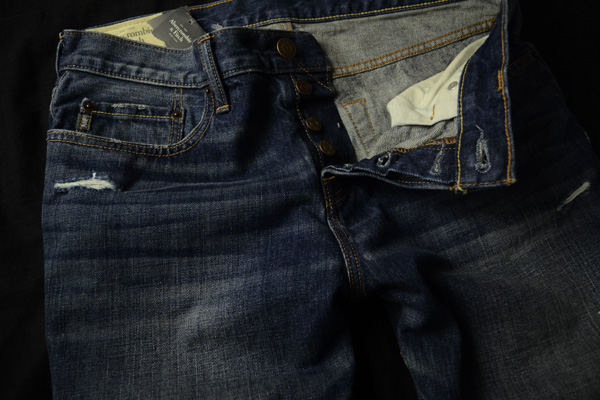 アバクロ【本物】最新CLASSIC STRAIGHTデストロイジーンズ■30■