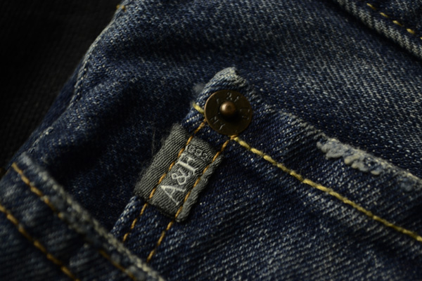 アバクロ【本物】最新CLASSIC STRAIGHTデストロイジーンズ■30■