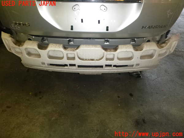 2UPJ-98561614]ハリアー(MCU30W)リアバンパーホースメント 中古
