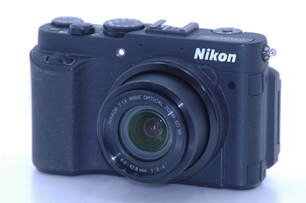 Nikon Coolpix P7700　【動作保証なし/ジャンク扱い】 ▽ジャンク Nikon COOLPIX P7700 [1219万画素/光学7.1倍]
