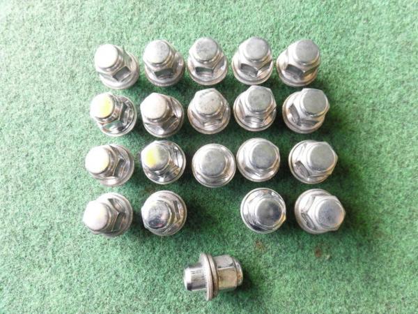 TN016 トヨタ　純正 中古ナット 20個 レクサスＩＳ クラウン 等