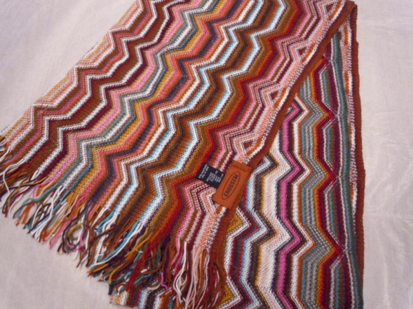 掘り出し物　イタリア　ミッソーニマフラー　新品タグ付き