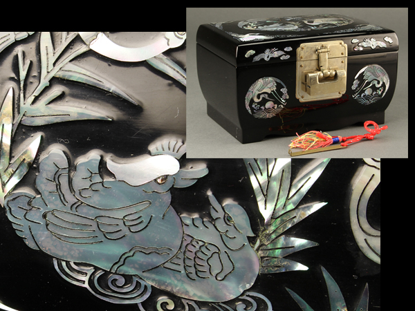 【流】古美術品 黒塗螺鈿細工化粧箱 宝石箱 鍵付 IJ453