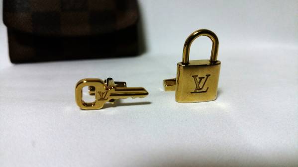 正規 ルイヴィトン LV パドロック&キーカフス ゴールドSV925 鍵