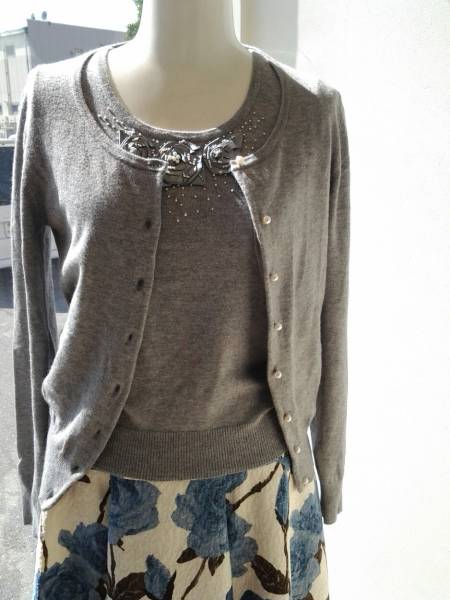 デビュードフィオレ★フラワーモチーフアンサンブル★グレー