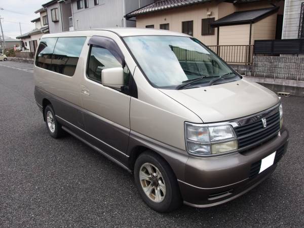 車検28年10月 4WD 直噴3Lディーゼルターボ 特別塗装色 自動車基本
