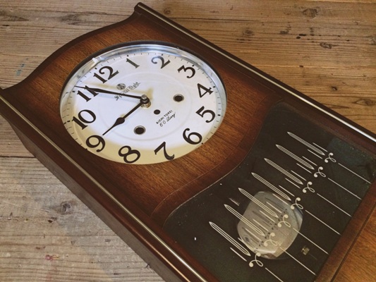愛知時計　古い掛け時計　電池式交換　昭和レトロ　クォーツ
