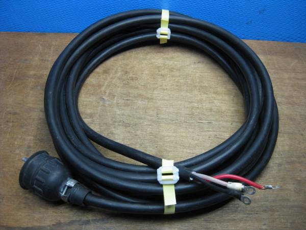 【65L】単相２００Ｖ　引掛型　ケーブル　プラグ　10ｍ　中古