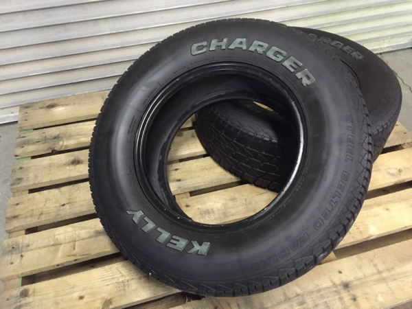 255 / 60 R 15　KELLY　CHARGER　２本