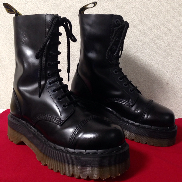 美品 ドクターマーチン クレイジーボム 10ホールブーツ UK7 黒