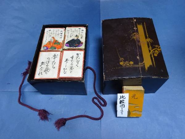 箱入りの昔の百人一首 ２００枚揃っています。短歌日本文学(17)