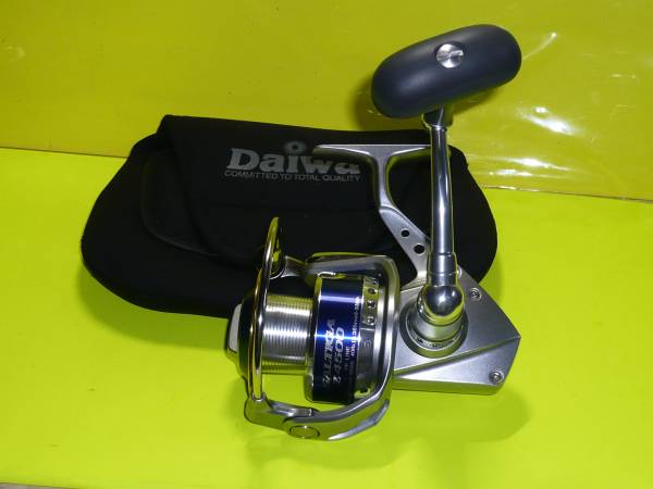 □中古・美品□ ダイワ ソルティガ Z 4500 スピニングリール ダイワ