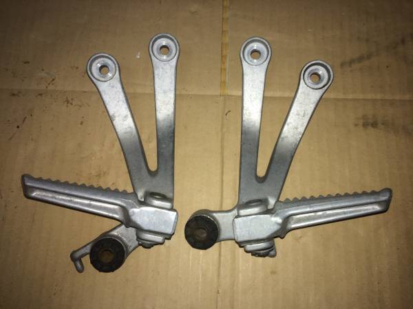 ＮＳＲ２５０Ｒ　ＭＣ２８　タンデムステップ　左右セット