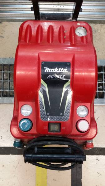 ジャンク品 マキタ高圧コンプレッサ AC401X（赤） 部品取り