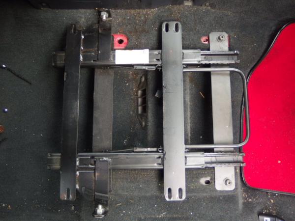 ☆ アルファロメオ 156 932A2 右フロント シートレール (014893)