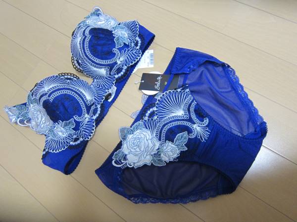 ワコール サルート　店舗限定 ブラジャー＆ショーツM　D75　愛人